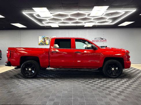 Used 2018 Chevrolet Silverado 1500 Custom w/ Custom Value Package AWD/4WD image 17