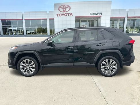 Used 2022 Toyota RAV4 XLE Premium AWD/4WD image 2