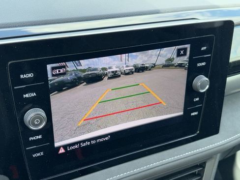Certified 2025 Volkswagen Taos SE FWD image 7