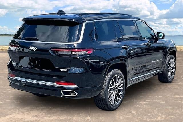Used 2025 Jeep Grand Cherokee L Summit AWD/4WD image 6
