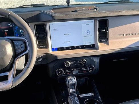 Used 2025 Ford Bronco Outer Banks image 6