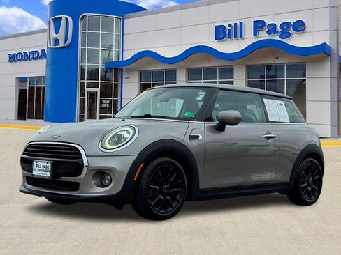 Used 2020 MINI Cooper 2-Door Hardtop image 2