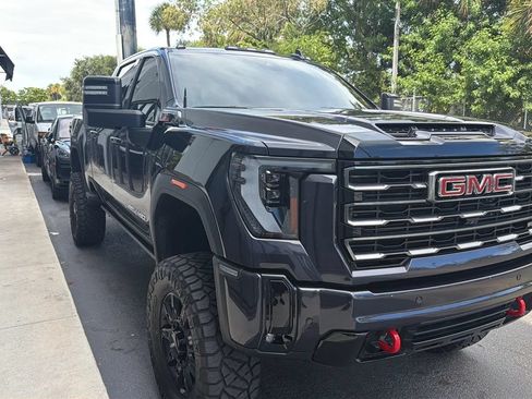 Used 2025 GMC Sierra 2500 AT4 w/ AT4 Premium Plus Package AWD/4WD image 2