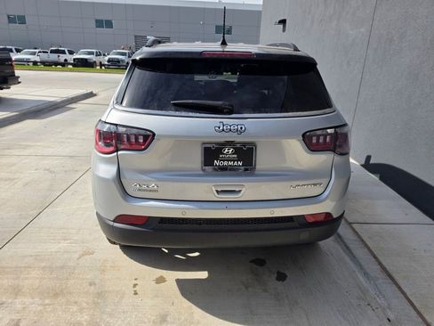 Used 2025 Jeep Compass Limited image 5