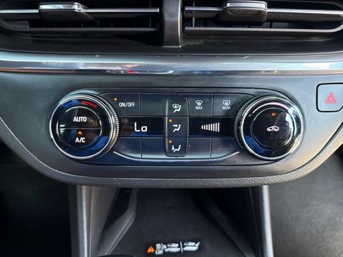 Used 2025 Buick Envista Preferred w/ Convenience II Package FWD image 14