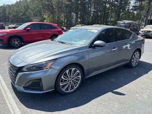 Used 2023 Nissan Altima 2.5 SL image 1