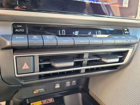 Used 2025 Toyota Camry SE image 20