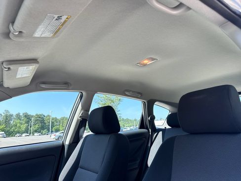 Used 2007 Pontiac Vibe w/ Preferred Package FWD image 30
