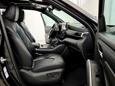 Used 2021 Toyota Highlander XSE AWD/4WD image 17