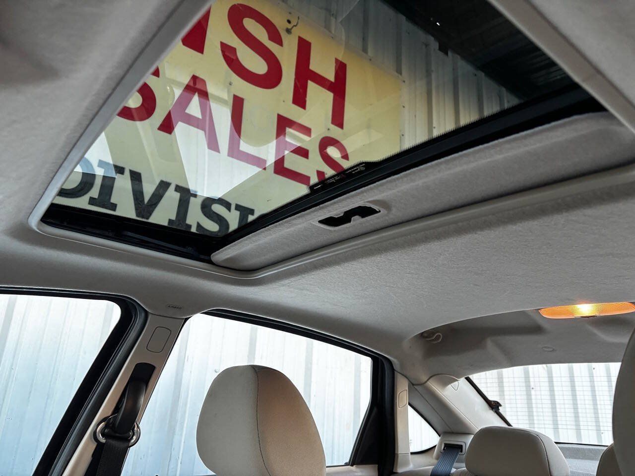 Used 2010 Ford Focus SE FWD image 24