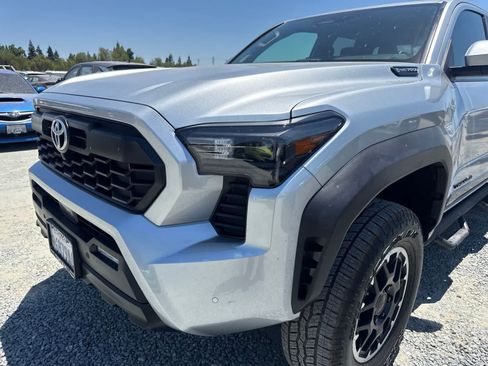 Used 2024 Toyota Tacoma TRD Off-Road w/ TRD Off Road Premium Package AWD/4WD image 7