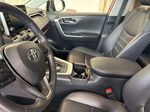 Used 2019 Toyota RAV4 Limited image 12