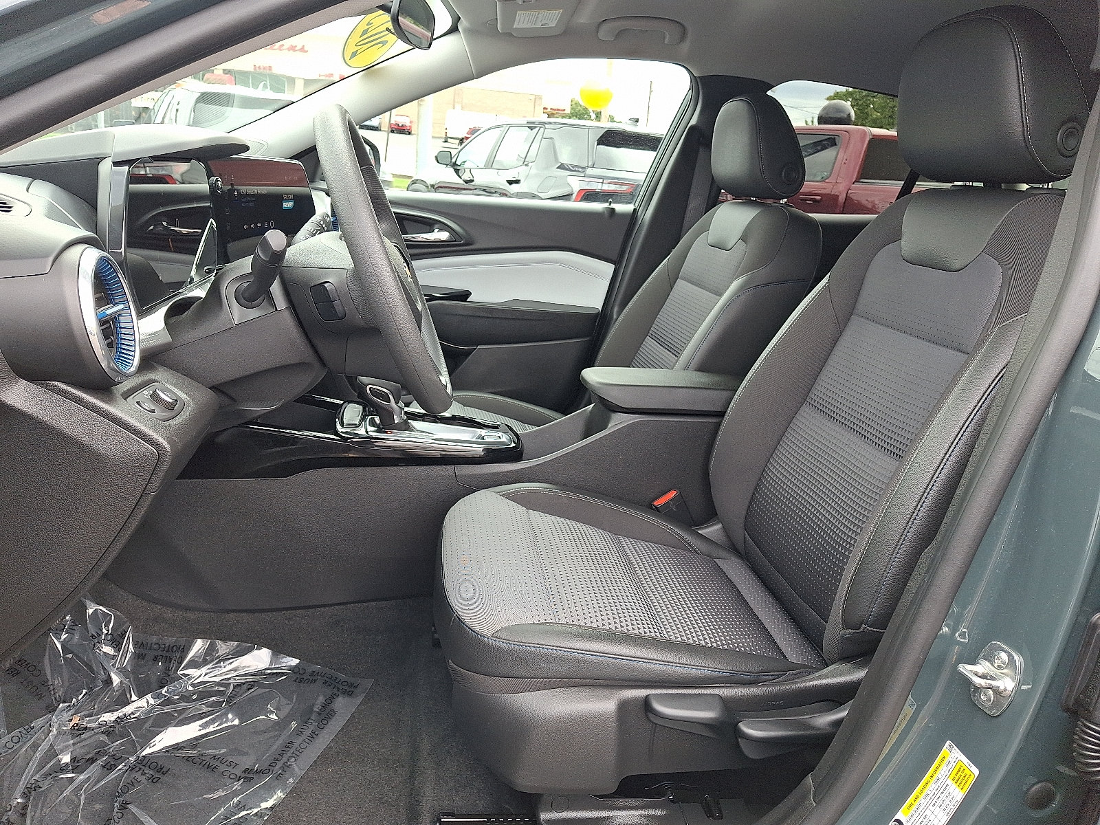 Used 2025 Chevrolet Trax LT FWD image 14