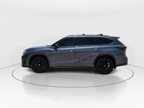 Used 2024 Toyota Highlander XSE FWD image 5