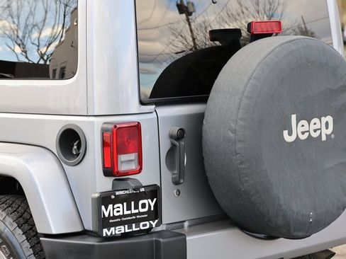 Used 2018 Jeep Wrangler Sahara w/ Connectivity Group image 7