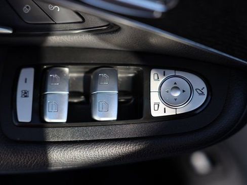 Used 2022 Mercedes-Benz GLC 300 4MATIC image 15