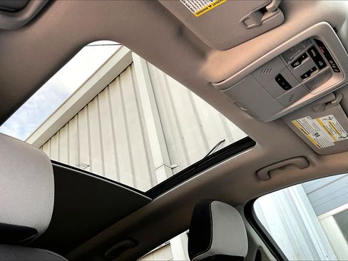 Used 2018 Chevrolet Equinox LT w/ Sun & Infotainment Package image 14