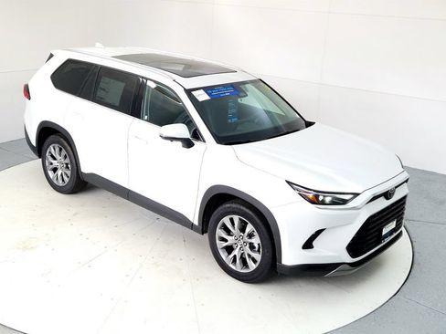 Certified 2025 Toyota Grand Highlander FWD image 16