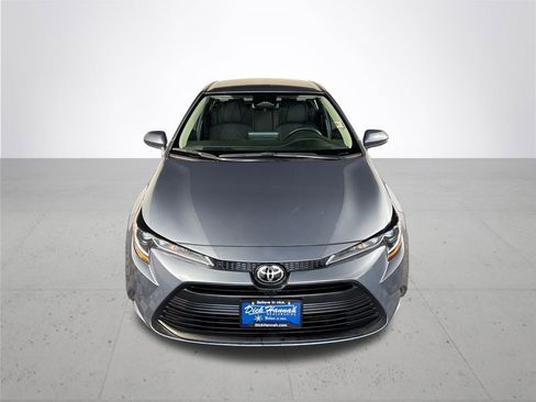 Used 2023 Toyota Corolla LE image 3