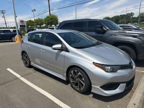 Used 2017 Toyota Corolla iM FWD image 2