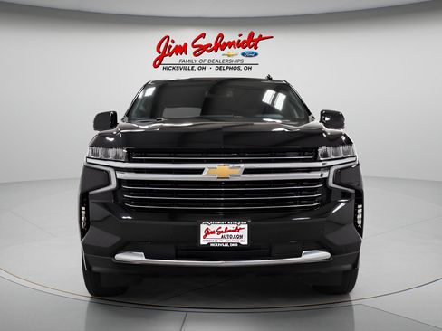 Used 2024 Chevrolet Suburban LT w/ LT Signature Plus Package AWD/4WD image 2