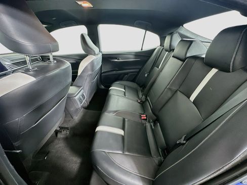 Used 2025 Toyota Camry SE FWD image 28