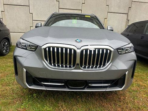 New 2026 BMW X5 xDrive40i w/ Premium Package image 2