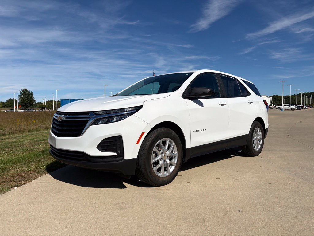 Used 2024 Chevrolet Equinox LS w/ LS Convenience Package FWD image 1