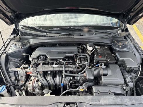 Used 2021 Hyundai Elantra SEL image 3