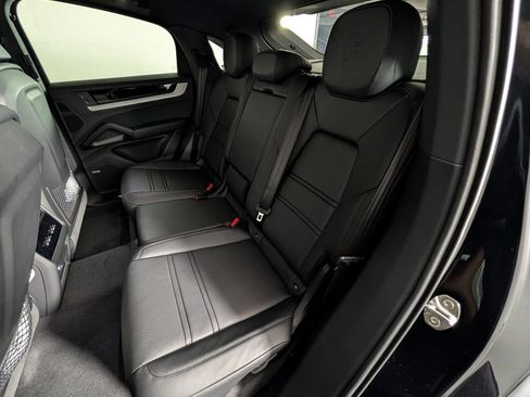 New 2026 Porsche Cayenne Coupe AWD/4WD image 24