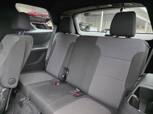 Used 2022 Chevrolet Traverse LT image 11