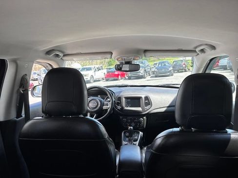 Used 2018 Jeep Compass Latitude w/ Popular Equipment Group AWD/4WD image 11