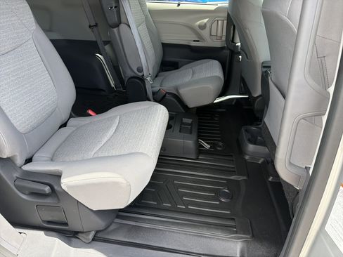 Certified 2022 Toyota Sienna LE FWD image 26