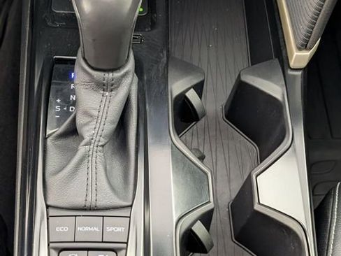 Used 2025 Toyota Camry SE w/ Convenience Package image 23