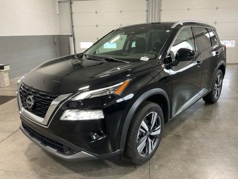 Used 2023 Nissan Rogue SL image 3