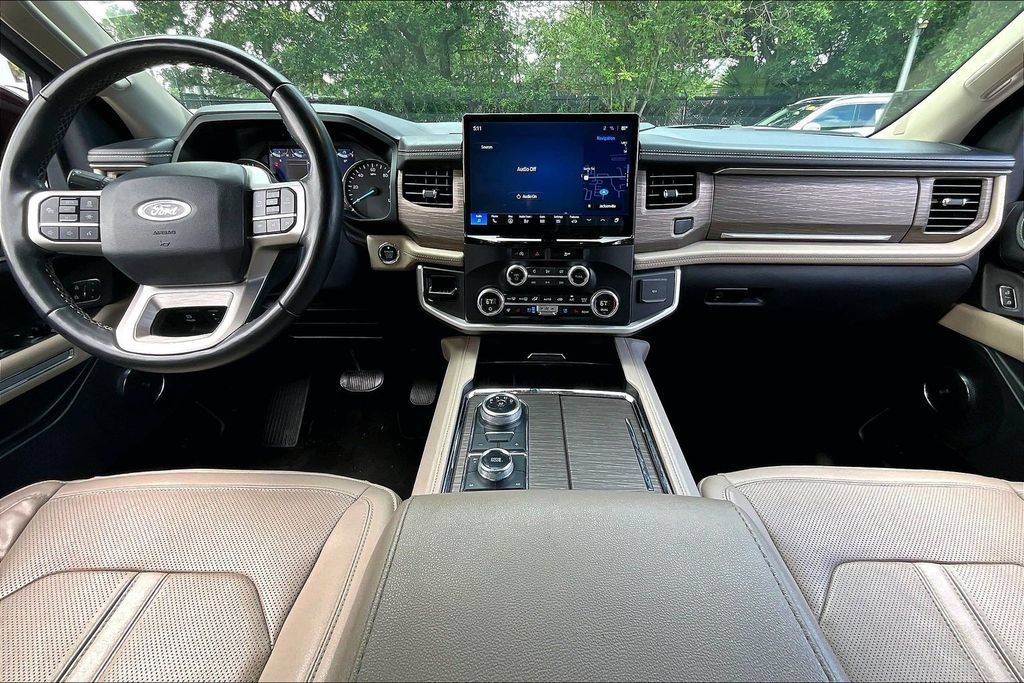 Used 2024 Ford Expedition Limited AWD/4WD image 7