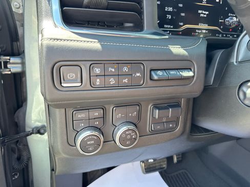 Used 2023 GMC Yukon XL Denali Ultimate AWD/4WD image 16