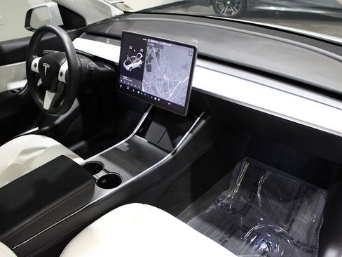 Used 2021 Tesla Model Y Long Range image 30