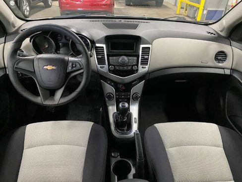 Used 2014 Chevrolet Cruze LS image 17
