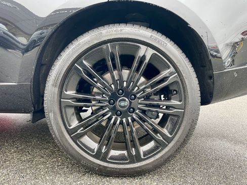 Certified 2025 Land Rover Range Rover SE image 10