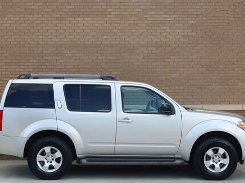 Used 2008 Nissan Pathfinder S AWD/4WD image 3