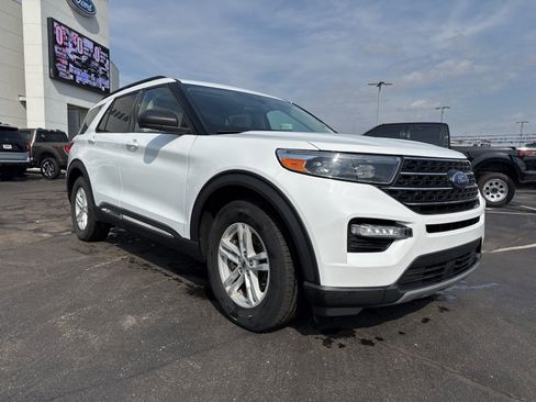 Used 2024 Ford Explorer XLT w/ Equipment Group 202A image 3