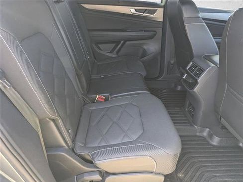Used 2024 Volkswagen Atlas Cross Sport SE AWD/4WD image 18