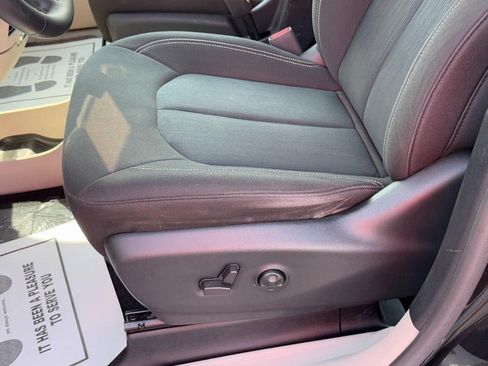 Used 2022 Chrysler Voyager LX FWD image 27