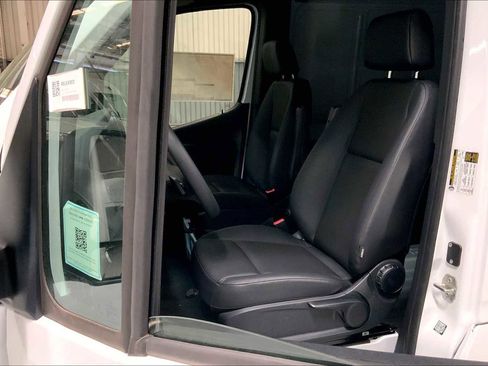 Used 2024 Mercedes-Benz Sprinter 2500 image 19