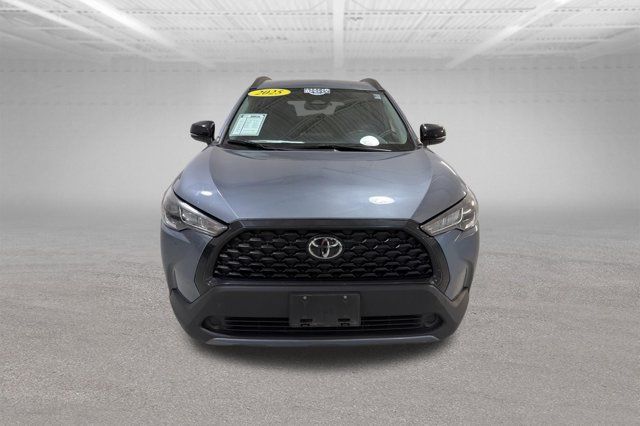 Used 2025 Toyota Corolla Cross LE FWD image 2