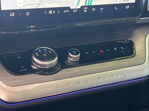 Used 2025 Ford Expedition Platinum AWD/4WD image 25