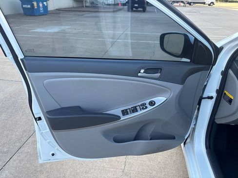Used 2017 Hyundai Accent SE FWD image 13
