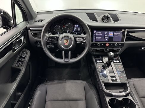 Certified 2024 Porsche Macan image 25