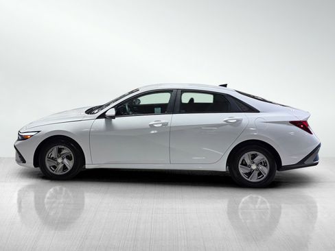 Certified 2025 Hyundai Elantra SE image 4